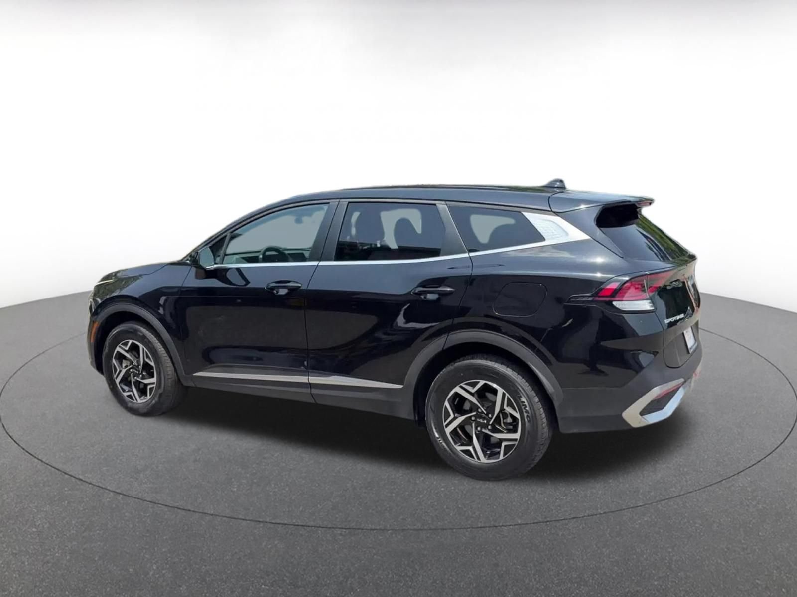 Used 2025 Kia Sportage LX AWD/4WD image 8