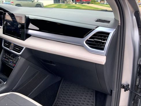 Used 2025 Volkswagen Taos SE image 19