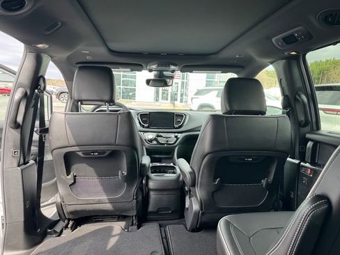 New 2026 Chrysler Pacifica Limited w/ S Appearance Package image 33