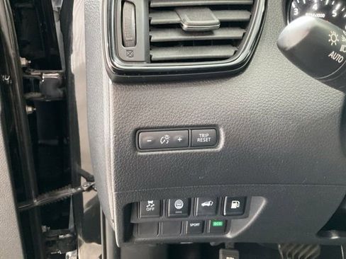 Used 2020 Nissan Rogue SV image 8