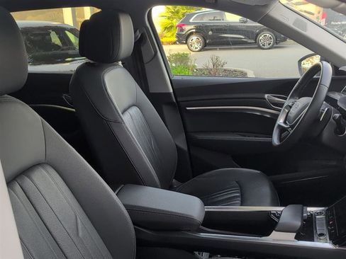 Used 2023 Audi e-tron Premium Plus w/ Premium Plus Package image 12