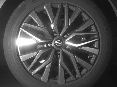 Used 2025 Nissan Altima 2.5 SV FWD image 13