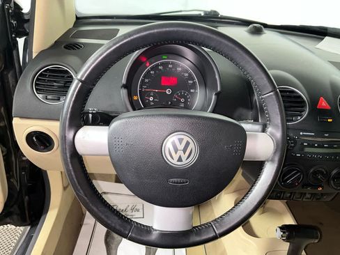 Used 2008 Volkswagen Beetle SE FWD image 16
