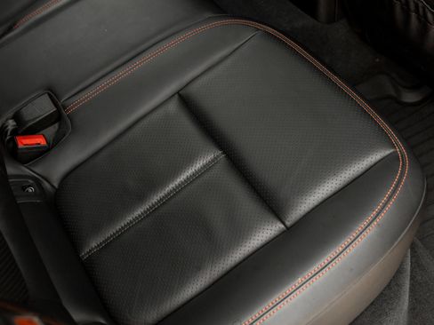 Certified 2022 Porsche Macan AWD/4WD image 37
