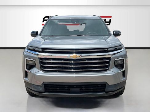Used 2026 Chevrolet Traverse LT w/ Driver Confidence Package FWD image 2
