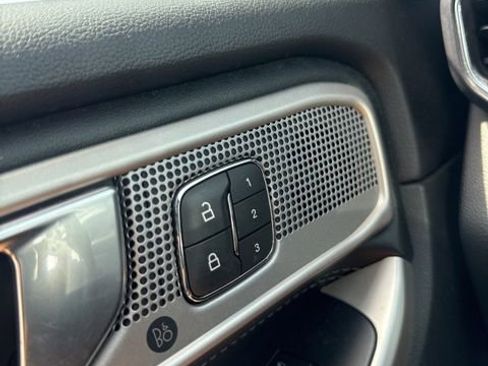 Used 2021 Ford Explorer Limited w/ Hybrid Equipment Group 310A AWD/4WD image 9