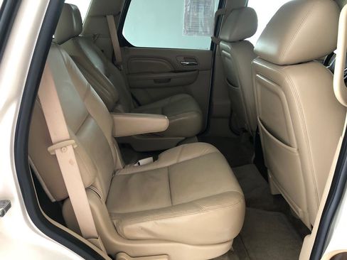 Used 2011 Cadillac Escalade Premium AWD/4WD image 10
