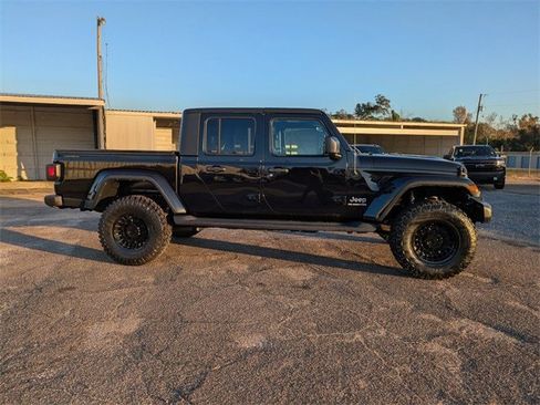 Used 2021 Jeep Gladiator Overland w/ Popular Equipment Package image 3