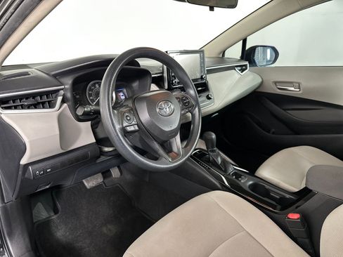 Used 2021 Toyota Corolla LE image 3