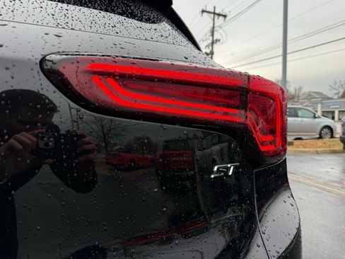 Used 2024 Buick Encore GX Sport Touring image 9