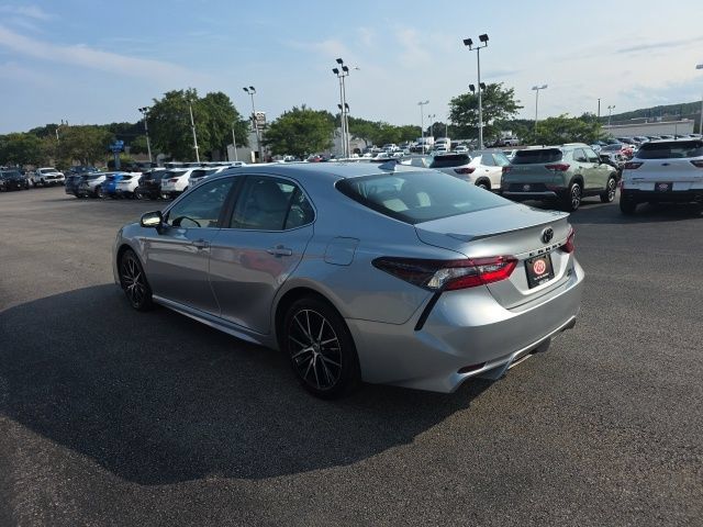 Used 2024 Toyota Camry SE AWD/4WD image 4