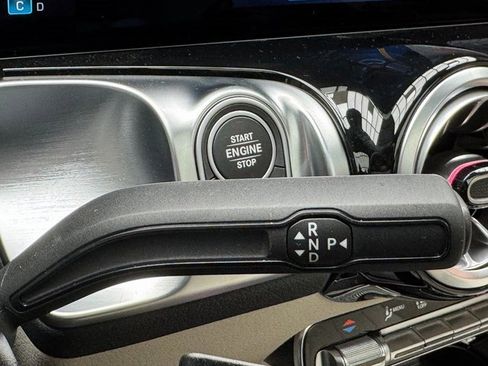New 2025 Mercedes-Benz GLB 250 4MATIC image 21