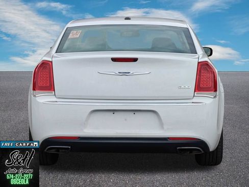 Used 2017 Chrysler 300 Touring w/ Value Package RWD image 17
