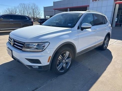 Used 2020 Volkswagen Tiguan SEL image 2