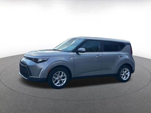Used 2025 Kia Soul LX w/ LX Technology Package image 9