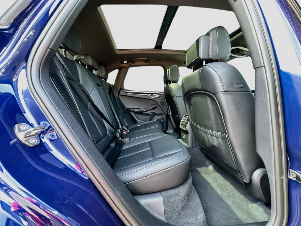 Certified 2026 Porsche Macan AWD/4WD image 28