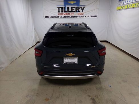 New 2025 Chevrolet Trax LT w/ Driver Confidence Package image 5