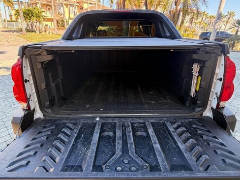 Used 2005 Chevrolet Avalanche 2500 w/ Preferred Equipment Group image 9