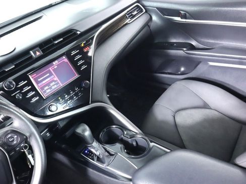 Used 2018 Toyota Camry LE image 30
