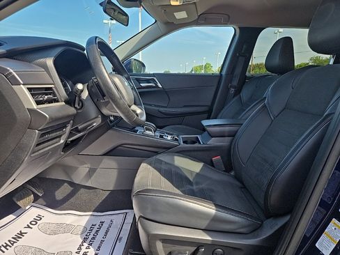 Used 2024 Mitsubishi Outlander SE image 13