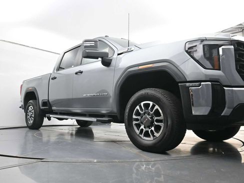 Used 2024 GMC Sierra 3500 Pro AWD/4WD image 18