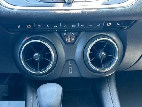 Used 2021 Chevrolet Blazer LT AWD/4WD image 29