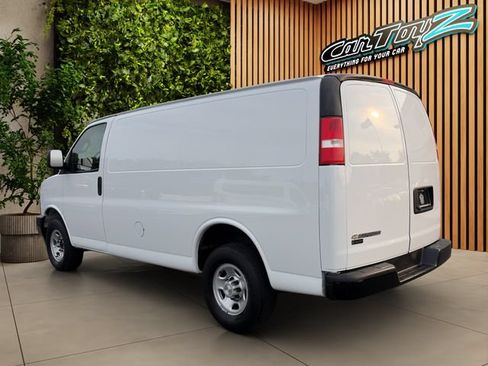 Used 2021 Chevrolet Express 2500 RWD image 3