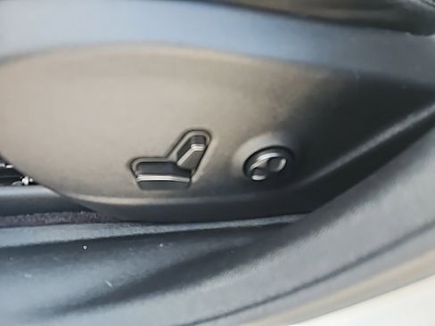 Used 2019 Jeep Cherokee Trailhawk w/ Comfort/Convenience Group image 27