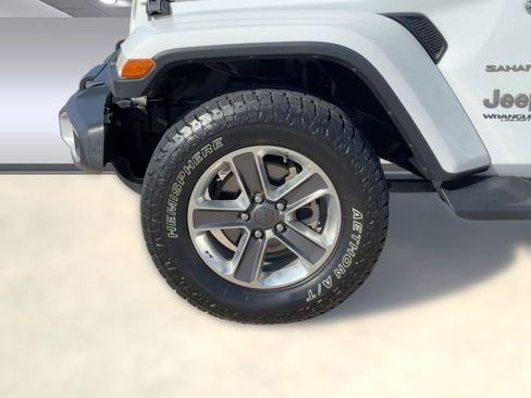 Used 2020 Jeep Wrangler Unlimited Sahara image 12