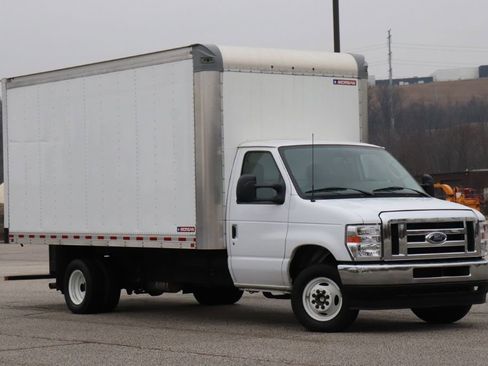 Used 2024 Ford E-450 and Econoline 450 Super Duty w/ Power Windows & Locks Group image 2