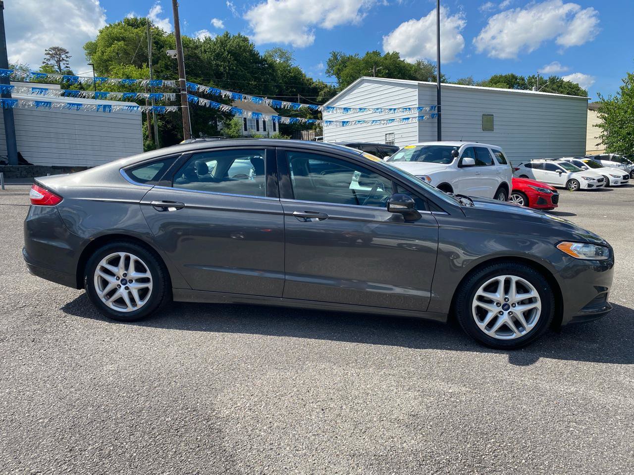 Used 2016 Ford Fusion SE FWD image 10