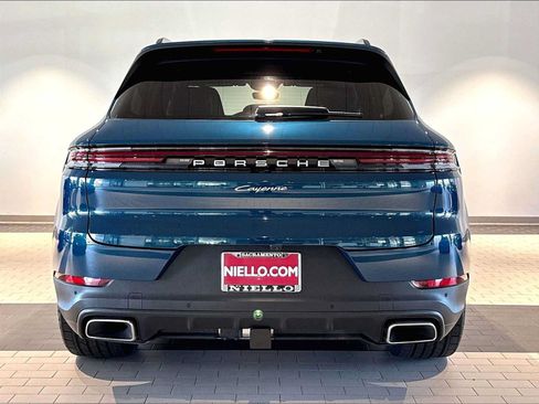 Used 2026 Porsche Cayenne AWD/4WD image 9