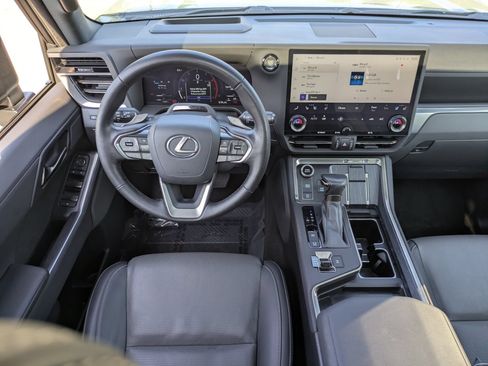 Used 2024 Lexus GX 550 w/ Accessory Package (Z1) AWD/4WD image 32
