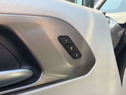 Used 2024 Chrysler Pacifica Touring-L FWD image 15