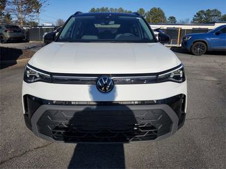 Certified 2025 Volkswagen Taos SE video 2