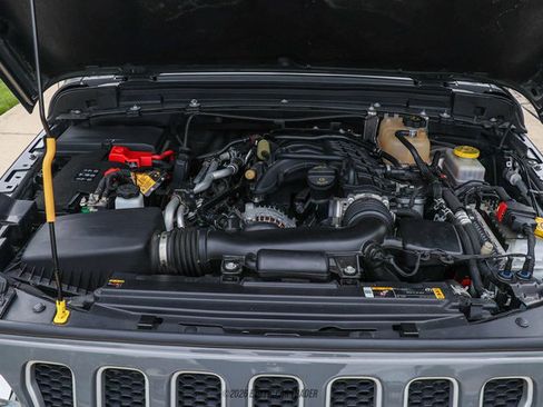 Used 2022 Jeep Wrangler Unlimited Sahara w/ Cold Weather Group AWD/4WD image 16