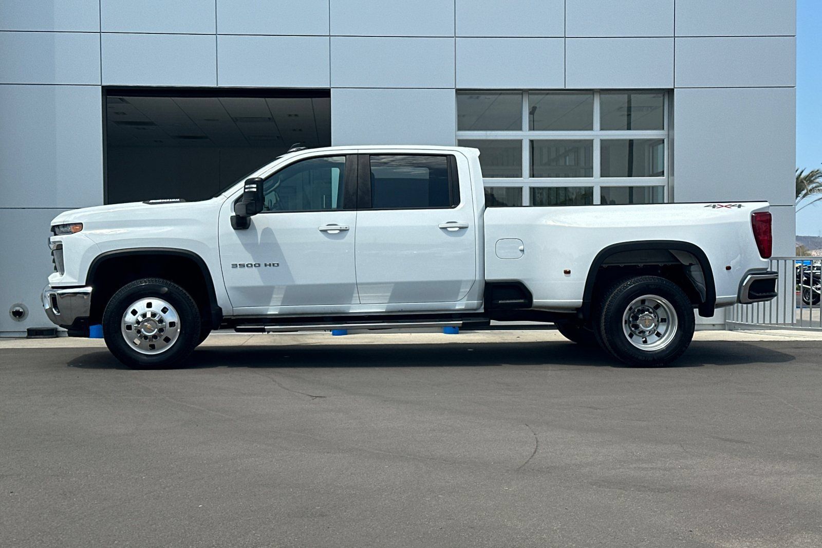 Used 2025 Chevrolet Silverado 3500 LT w/ Safety Package AWD/4WD image 7
