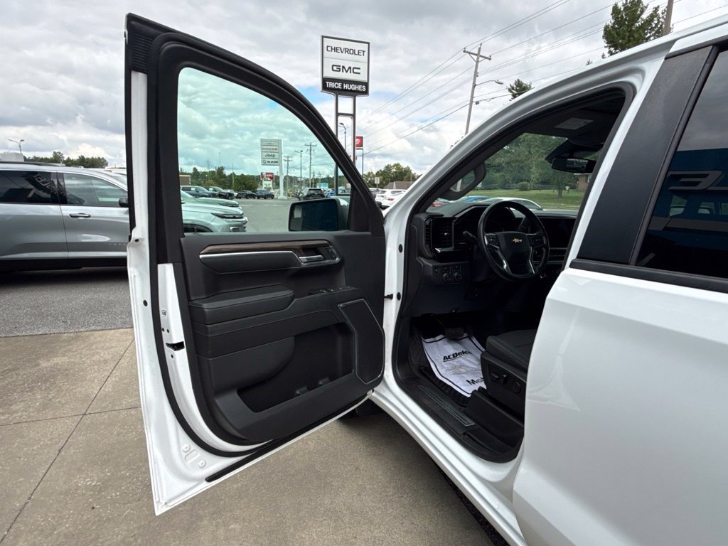 Used 2024 Chevrolet Silverado 1500 LT AWD/4WD image 17