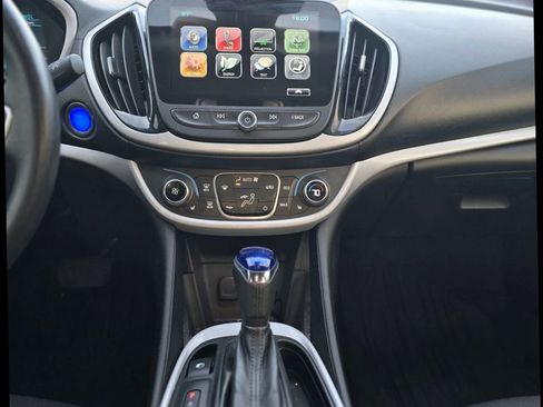 Used 2017 Chevrolet Volt LT w/ Comfort Package image 17