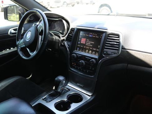 Used 2017 Jeep Grand Cherokee Altitude RWD image 19