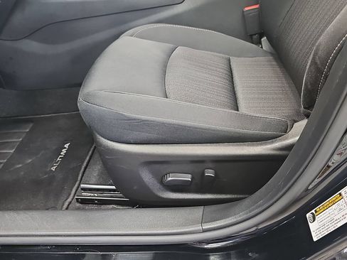 Used 2025 Nissan Altima 2.5 SV FWD image 26