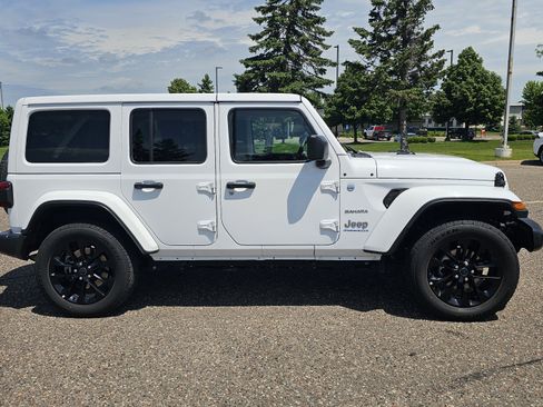 Used 2024 Jeep Wrangler Unlimited Sahara AWD/4WD image 5