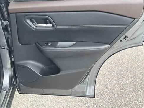 Used 2023 Nissan Rogue SL w/ SL Premium Package FWD image 16