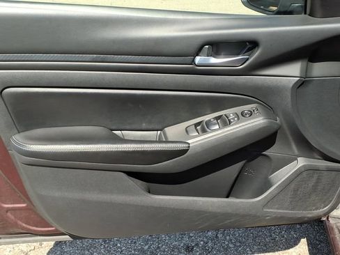 Used 2024 Nissan Altima 2.5 SV FWD image 9