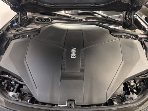 Used 2025 BMW i7 xDrive60 image 33