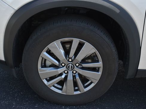 Used 2025 Nissan Pathfinder SV AWD/4WD image 11