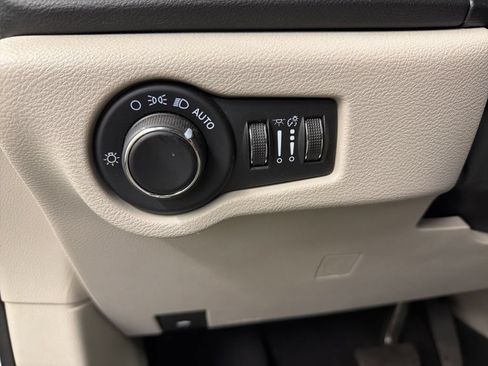 Used 2024 Chrysler Voyager LX FWD image 23