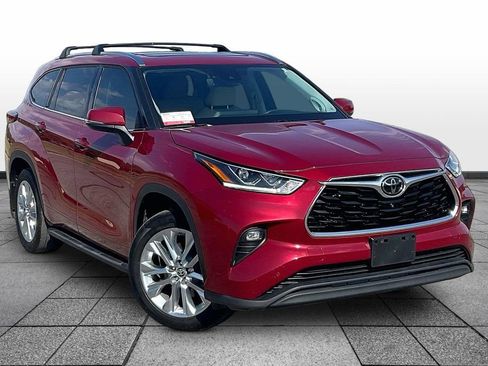 Used 2020 Toyota Highlander Limited FWD image 2