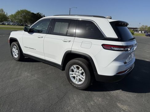 Used 2023 Jeep Grand Cherokee Laredo w/ Luxury Tech Group I AWD/4WD image 6