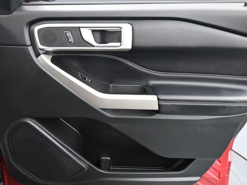 Used 2022 Ford Explorer XLT w/ Equipment Group 202A image 17